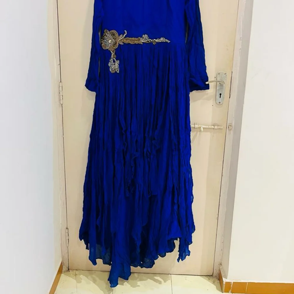 Blue very beautiful gown - Picture 4 of 12